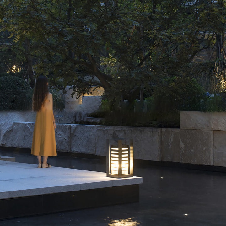 Solar Metall Quadratische Form Outdoor LED Rasen Terrasse Bodenlampe 