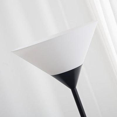 Kreative, minimalistische Kegelschirm-Stehlampe mit 1 Licht