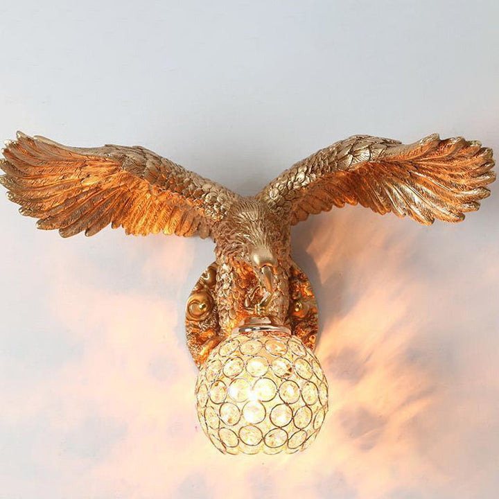 Aplique de pared contemporáneo y creativo de resina con águilas y pantalla de cristal de 1 luz para sala de estar y dormitorio 