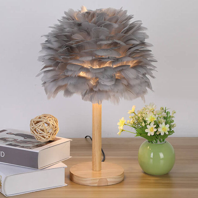 Lampe de table moderne et créative à 1 lumière en bois massif avec plumes décoratives 