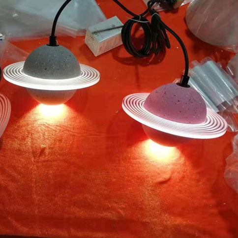 ضوء قلادة LED أكريليك أسمنت كوكب إبداعي معاصر لغرفة النوم 