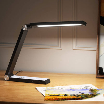 Intelligentes kreatives dreieckiges kabelloses Aufladen mit rotierender Touch-LED-Schreibtischlampe