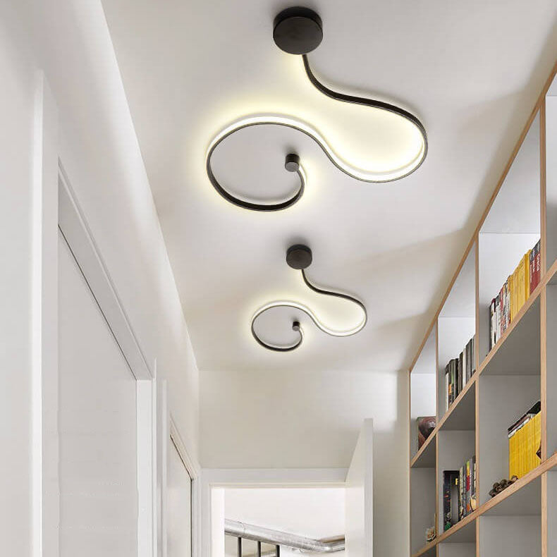 Moderne lange Aluminium-Schlangenform 1-Licht gebogene LED-Wandleuchte 