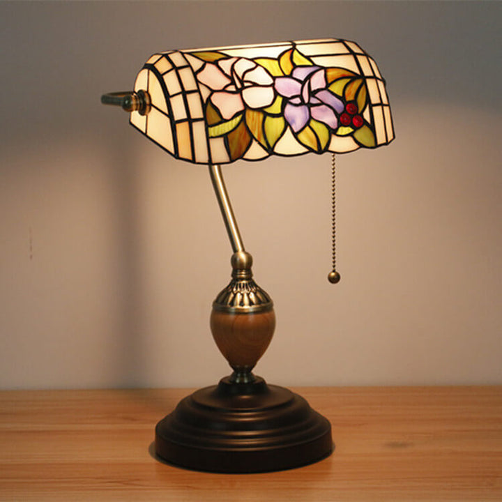 Europäische Tiffany-Blumen-Glas 1-Licht Banker Tischlampe 