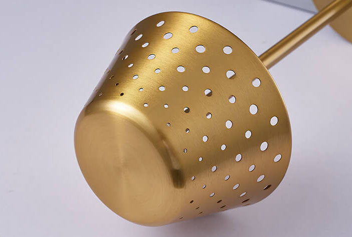 Lampe de table LED alimentée par USB en fer forgé perforé minimaliste moderne 