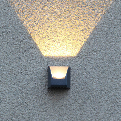 Moderne, minimalistische, wasserdichte quadratische Up-and-Down-Glüh-LED-Wandleuchte für den Außenbereich