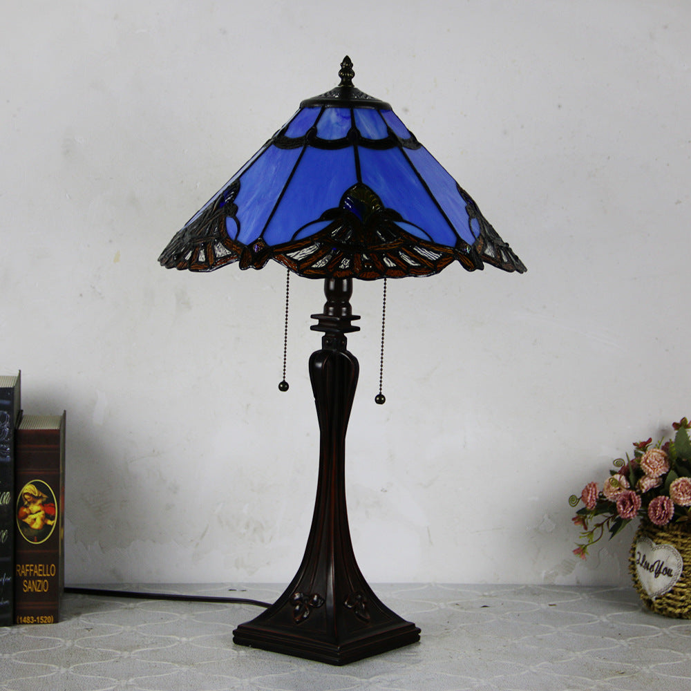 Traditionelle 2-flammige Tiffany-Tischlampe aus Buntglas mit konischem Zugschalter für das Schlafzimmer 