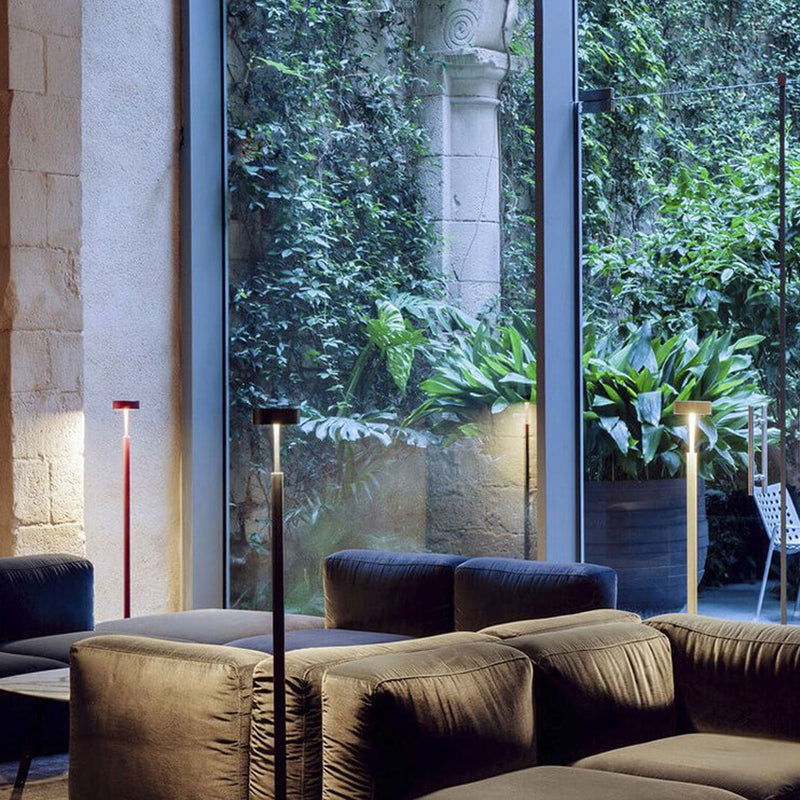 مصباح أرضي LED بعمود بسيط على الطراز الإسكندنافي 