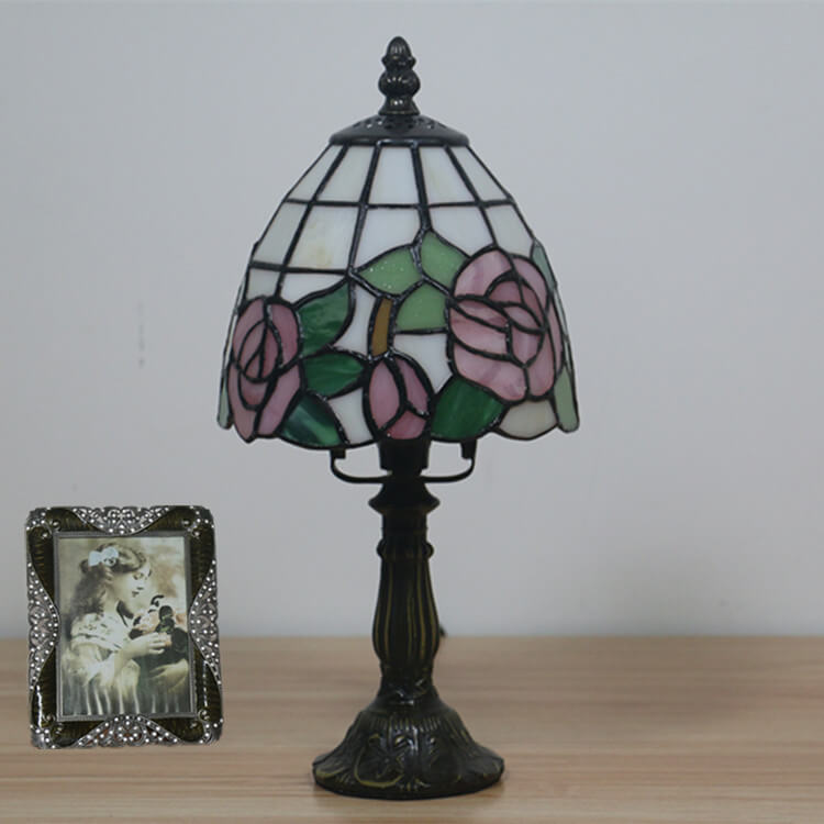 Lampe de table à 1 lumière en dôme conique en verre teinté Tiffany de style européen 