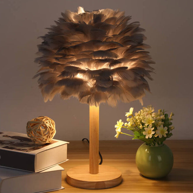 Lampe de table moderne et créative à 1 lumière en bois massif avec plumes décoratives 