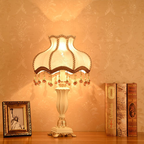 Lampe de table à 1 lumière en résine à pampilles en tissu de luxe européen 