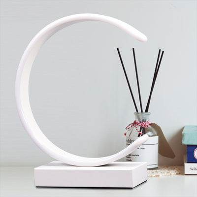 مصباح طاولة LED على شكل حرف C الفاخر الإبداعي من نورديك 