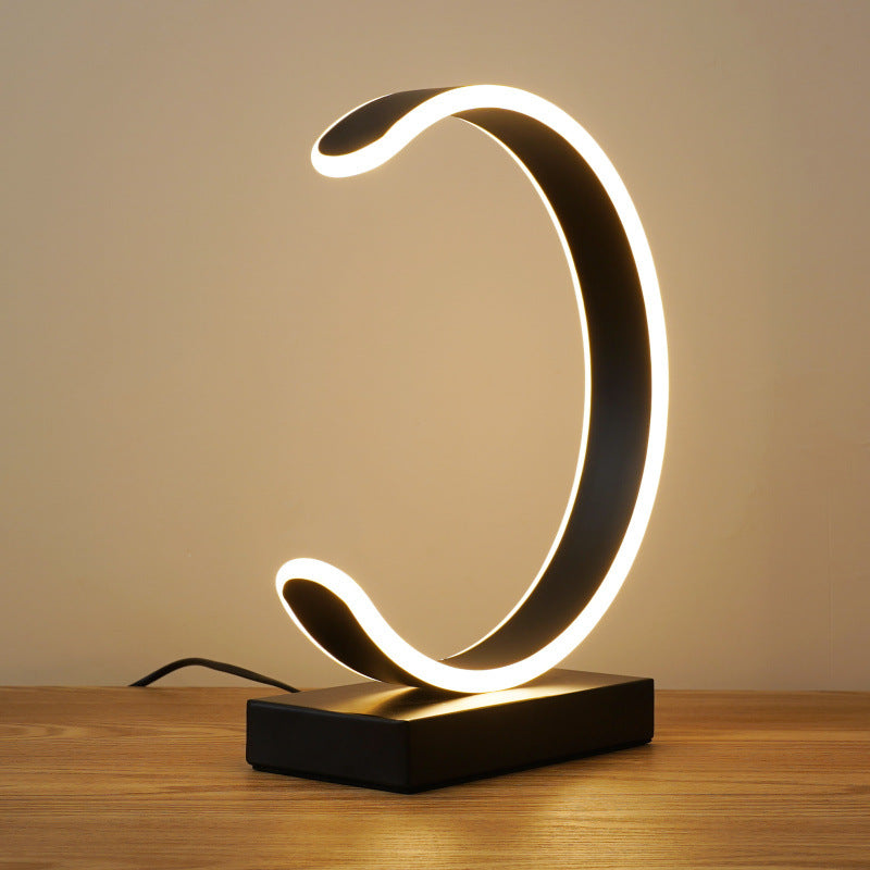 Nordic Light Creative Letter C LED-Tischlampe