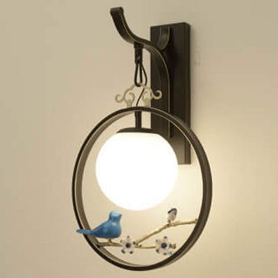 Applique murale 1-lumière avec boule en verre ronde chinoise moderne et branche d'arbre avec oiseau 