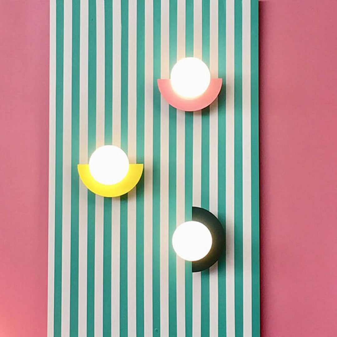 Moderne minimalistische Glas-Kugelförmige bunte Halbkreis-Design 1-Licht Wandleuchte 