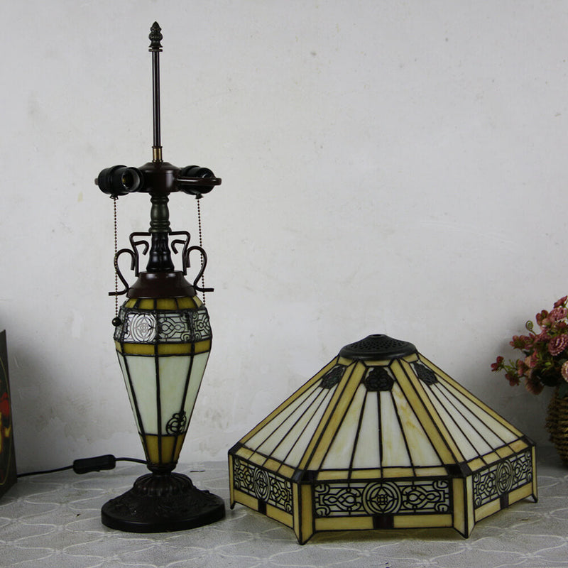 Lampe de table européenne à 2 lumières en forme de dôme hexagonal en vitrail Tiffany 
