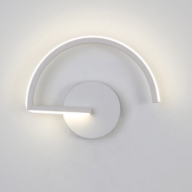 Moderne kreative halbrunde Eisen-LED-Wandleuchte 