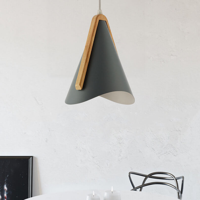 Suspension Luminaire Nordique Simple Cône à 1 Lumière 
