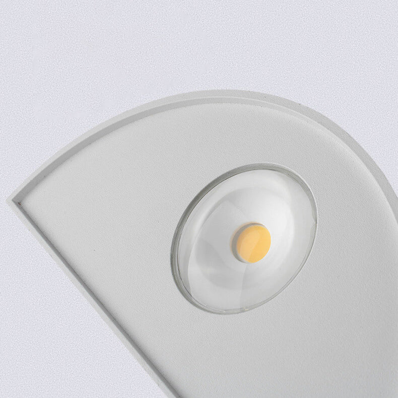 Lámpara de aplique de pared exterior LED moderna minimalista en forma de cono triangular impermeable de aluminio con lente esmerilada 