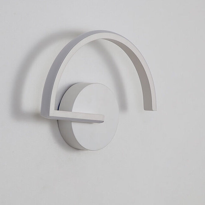 Moderne kreative halbrunde Eisen-LED-Wandleuchte 