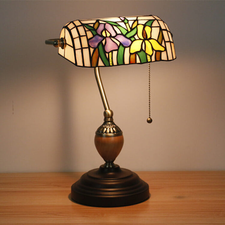 Europäische Tiffany-Blumen-Glas 1-Licht Banker Tischlampe 
