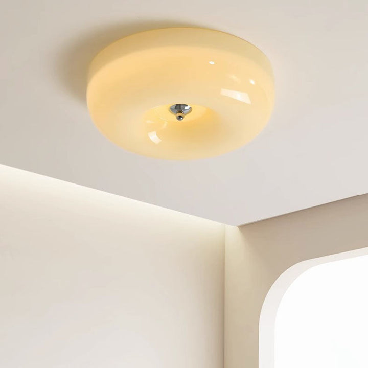 Zeitgenössische nordische cremige gelbe Pudding-Glas-Schirm Eisen LED Deckenleuchte für das Wohnzimmer 