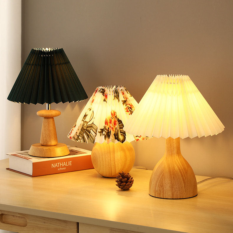 Zeitgenössische skandinavische Tischlampe mit massivem Holzfuß und PVC-Lampenschirm, 1-Licht für Schlafzimmer 