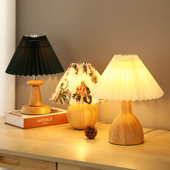 Zeitgenössische skandinavische Tischlampe mit massivem Holzfuß und PVC-Lampenschirm, 1-Licht für Schlafzimmer 