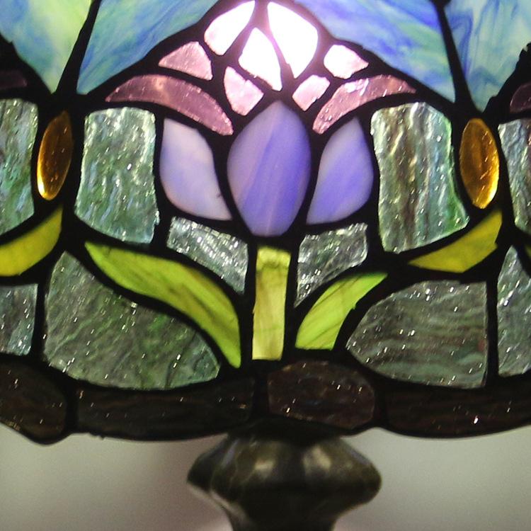 Lámpara de mesa de vidrio teñido Tiffany decorativa europea de 1 luz 
