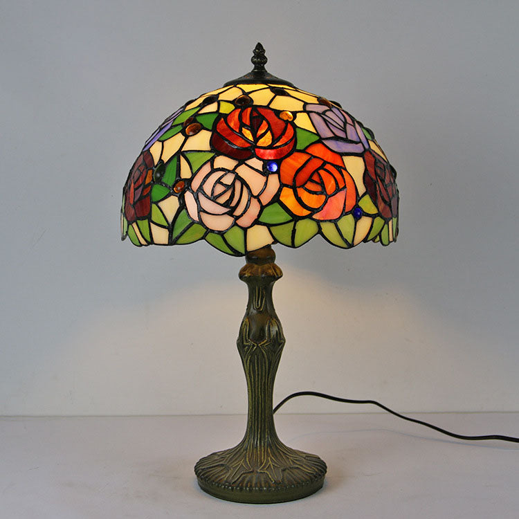 Lampe de table à 1 lumière en forme de dôme de fleur de pierre précieuse Tiffany de style européen 