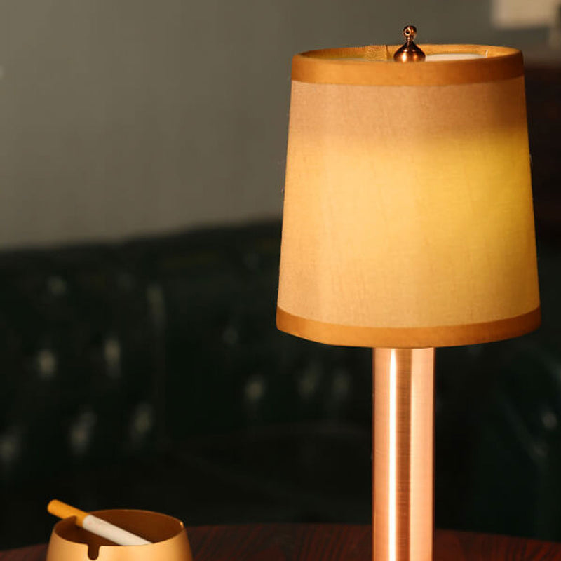 Wiederaufladbare LED-Tischlampe aus Leinen-Eisen im Vintage-Stil