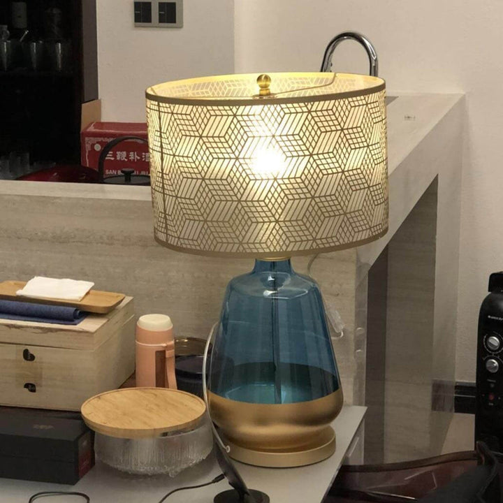 Corps de lampe transparent bleu créatif avec motif creux et abat-jour, design 1-lumière pour lampe de table 