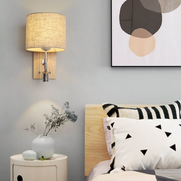 Aplique de pared de 1 luz con base de madera y pantalla de tela moderna 