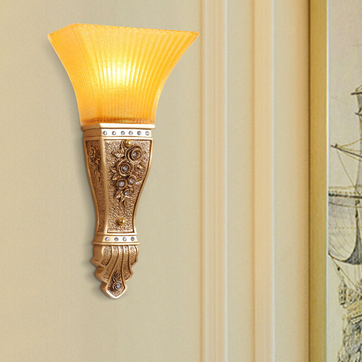 Europäische Retro-Glas-Schnitzharz-Flare 1-Licht Wandleuchte 