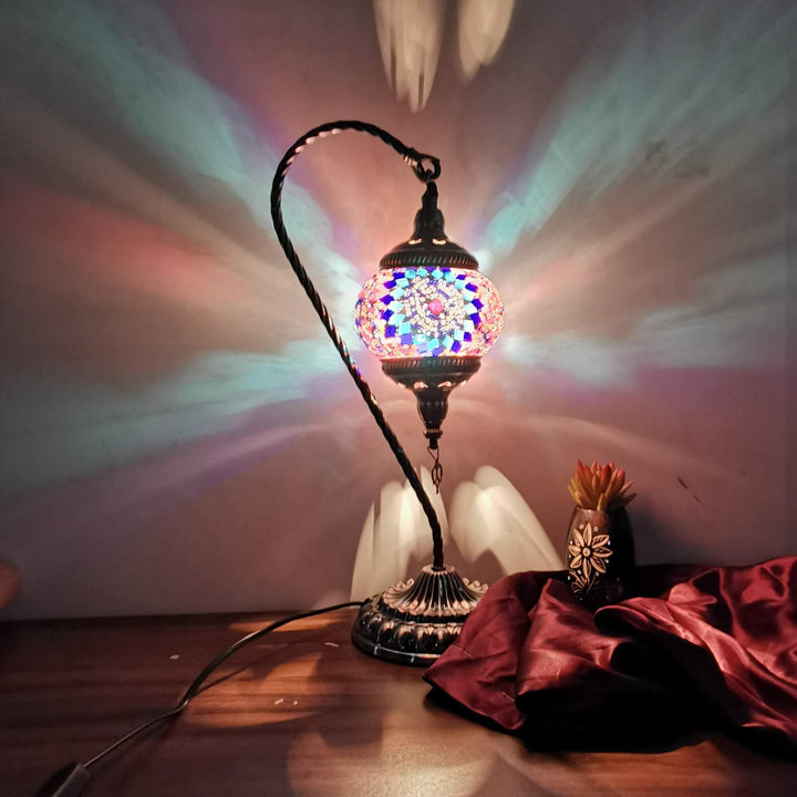 Vintage Türkische Buntglas-Schwanenhals 1-Licht Tischlampe 