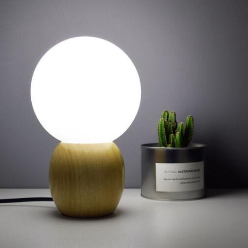 Nordic Massivholz Milchweiß Glas Kugel 1-Licht Tischlampe 