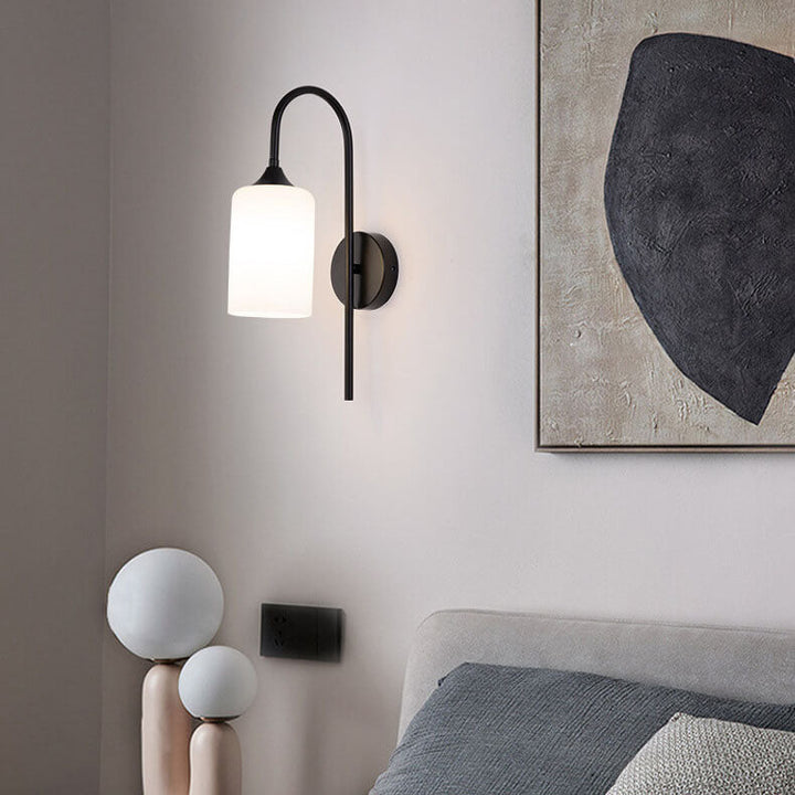 Applique murale 1 lumière avec bras courbé et abat-jour cylindrique en verre minimaliste moderne 