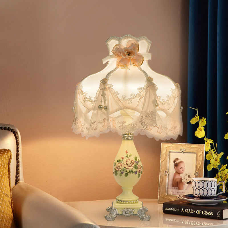 Europäischer Stil Hof Stoff Kuppel 1-Licht Tischlampe 