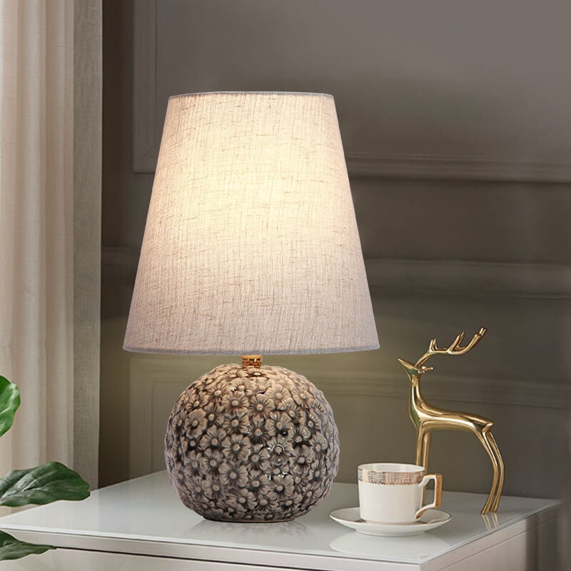 Moderne minimalistische 1-flammige Tischlampe aus Stoffkugel aus Keramik 
