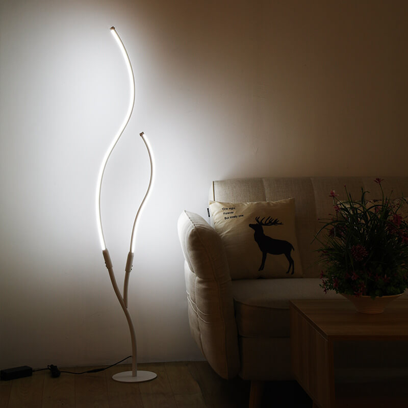 Moderne, minimalistische, geschwungene LED-Stehlampe mit 1 Licht