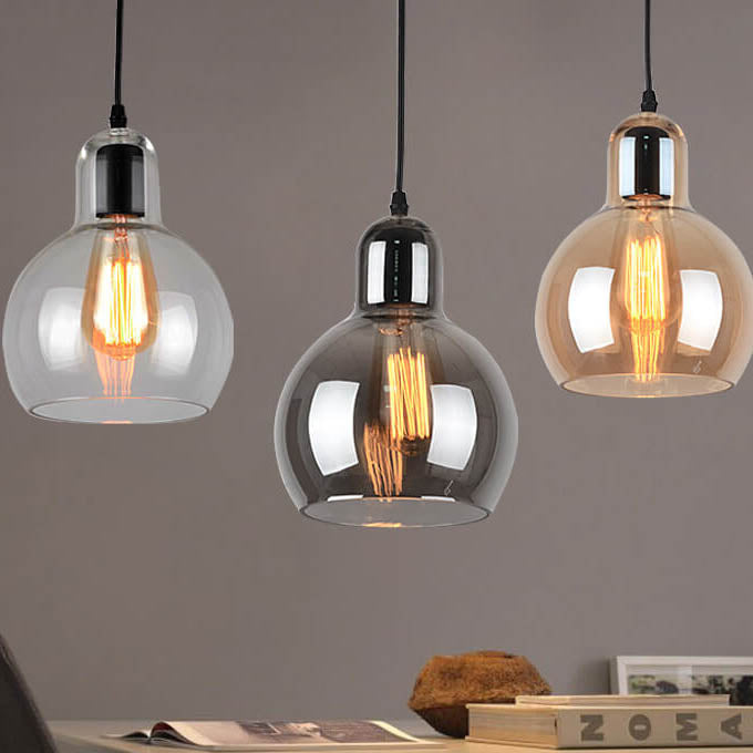 Lustre suspendu vintage à une lumière en verre transparent en forme de gourde 