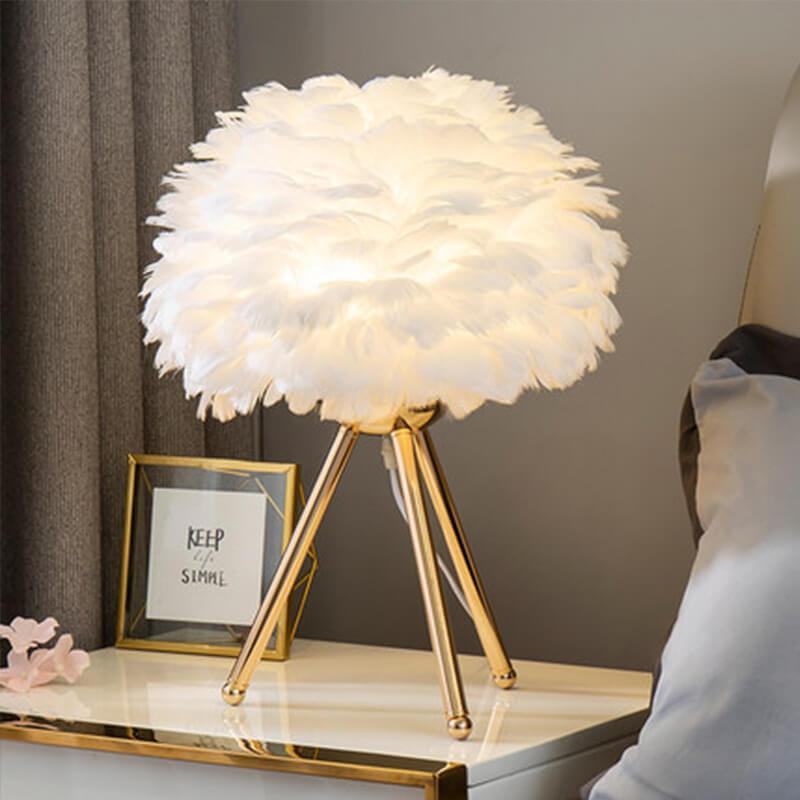 Moderne Tischlampe mit einem Globus und einer Schwanenfeder 