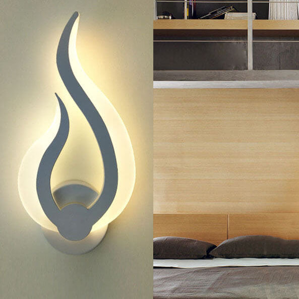 Moderne, minimalistische, flammenförmige 1-Licht-LED-Wandleuchte aus Acryl 