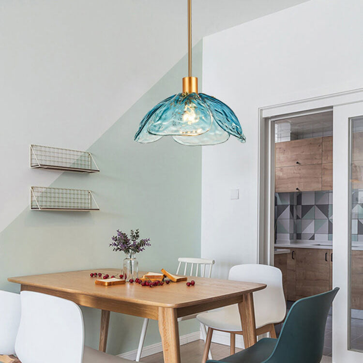 Moderne minimalistische 1-flammige Pendelleuchte aus Eisen und Glas in Blumenform mit Blütenblatt-Design für das Wohnzimmer 