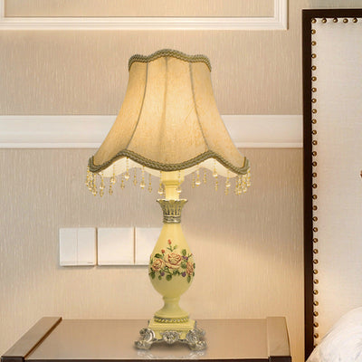 Europäischer Stil Hof Stoff Kuppel 1-Licht Tischlampe 