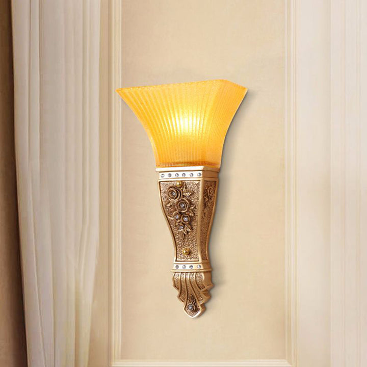 Europäische Retro-Glas-Schnitzharz-Flare 1-Licht Wandleuchte 