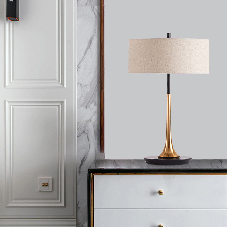 Nordische minimalistische Säulenstoff 1-Licht Tischlampe 