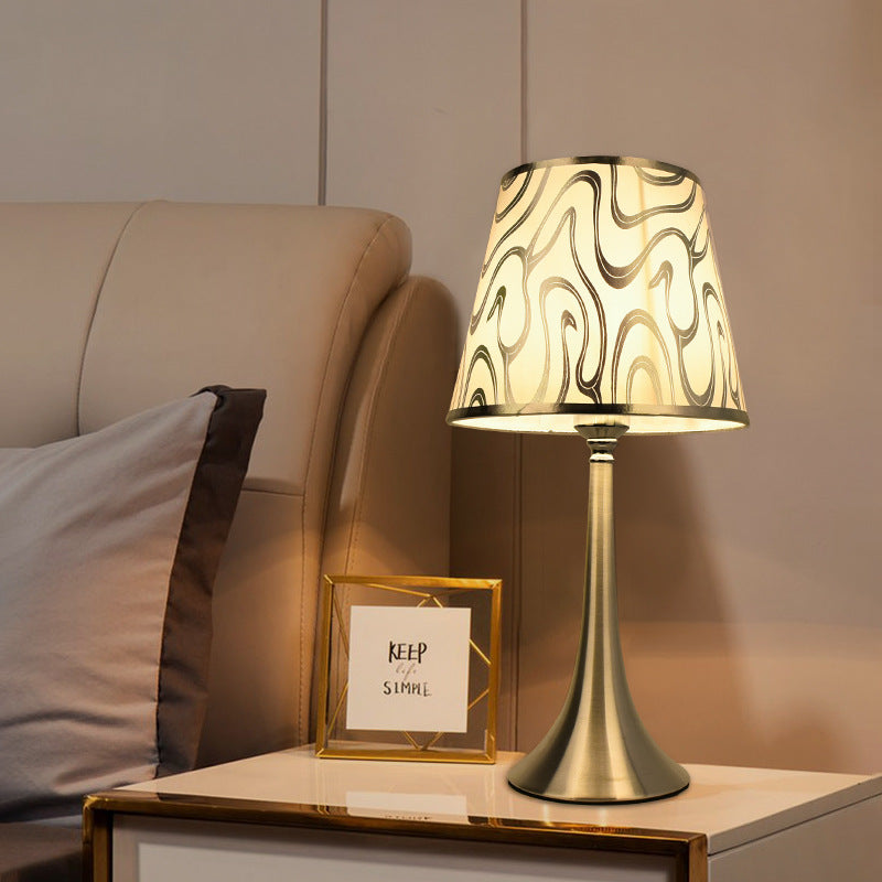 Traditionelle Bauernhaus Eisen Stoff Multi-Stil 1-Licht Tischlampe 