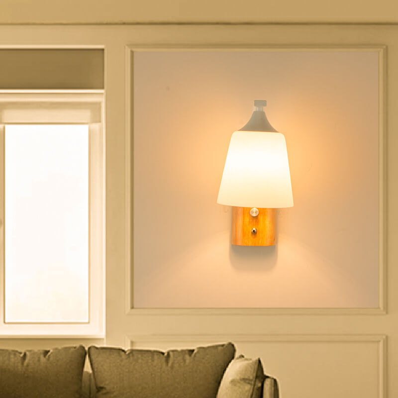 Moderne Wandleuchte mit Glockenschirm aus massivem Holz und Glas, 1-flammig 