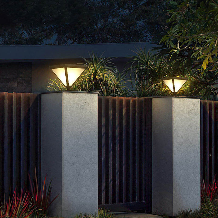 Einfache dreieckige LED-Solar-Außenleuchte, wasserdichte Rasen-Zaunlampe 